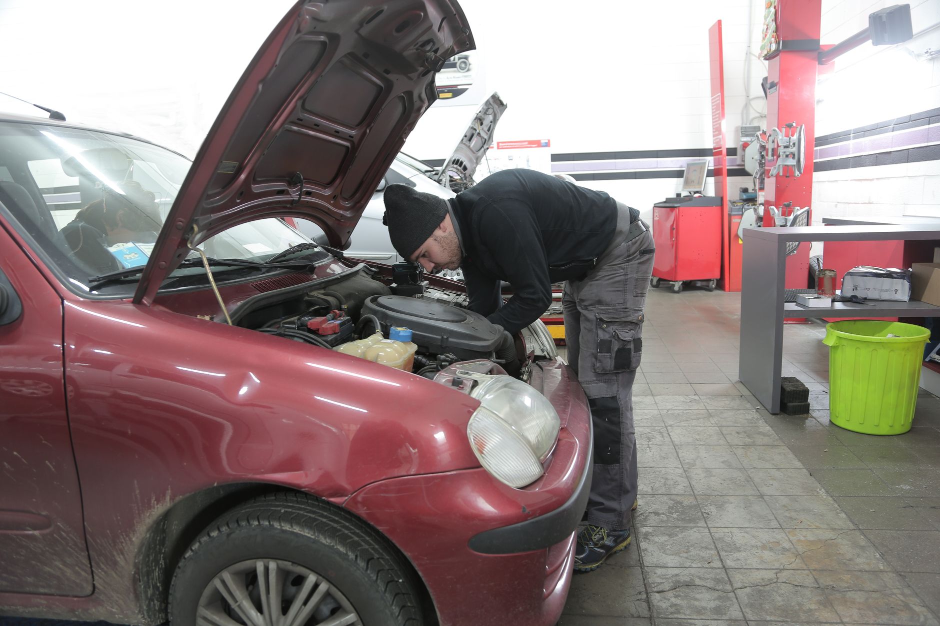 Réparation voiture équipe à Caen